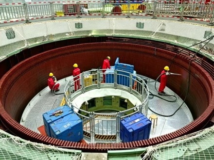 某电厂90MW东方电机水轮发电机组现场检修、干冰清洗